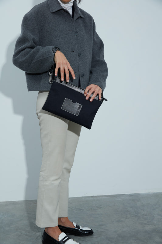 STITCHED CLUTCH IN NAVY AND BLACK