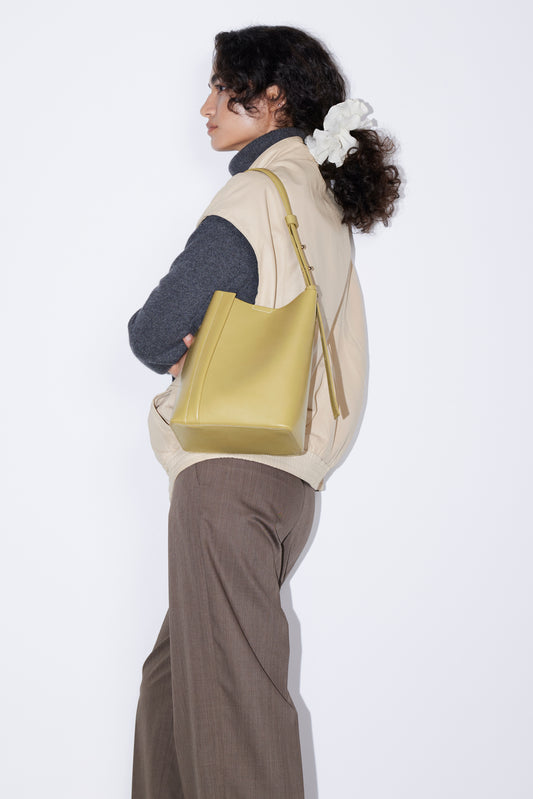 MEDIUM TOTE PLISSÉ MUSTARD